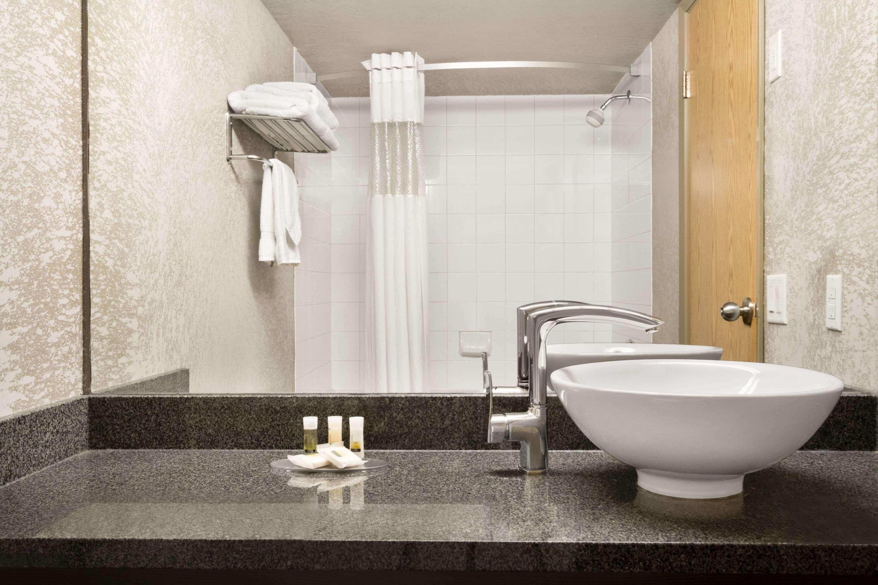 Hotel Days By Wyndham Airport 3*