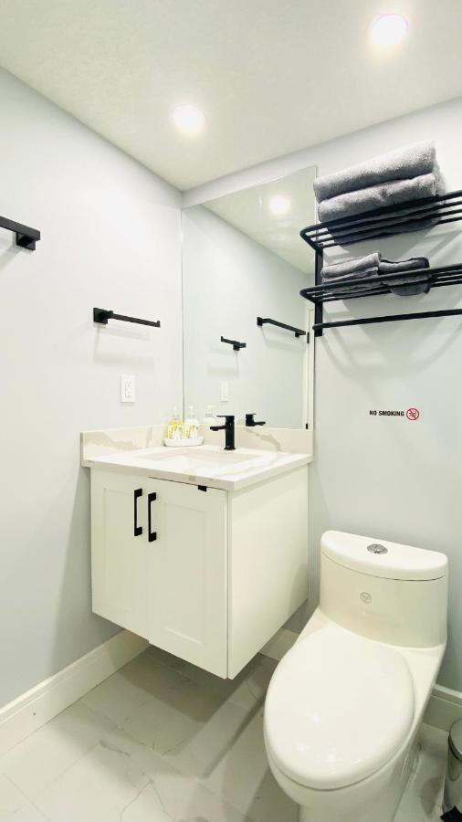Cozy Basement Suite-溫馨小屋 Designated Parking Bed & Breakfast *