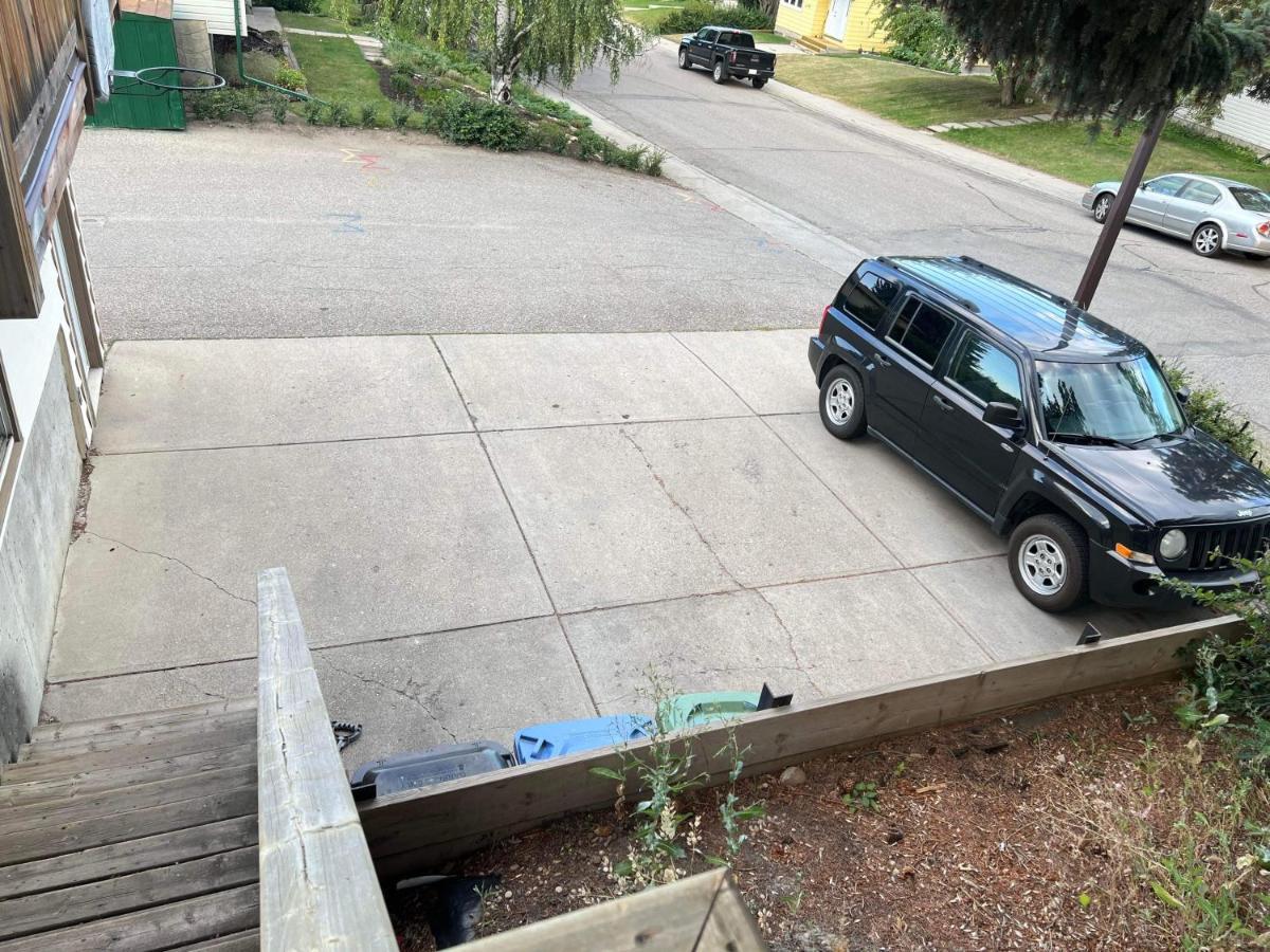 Cozy Basement Suite-溫馨小屋 Designated Parking Calgary