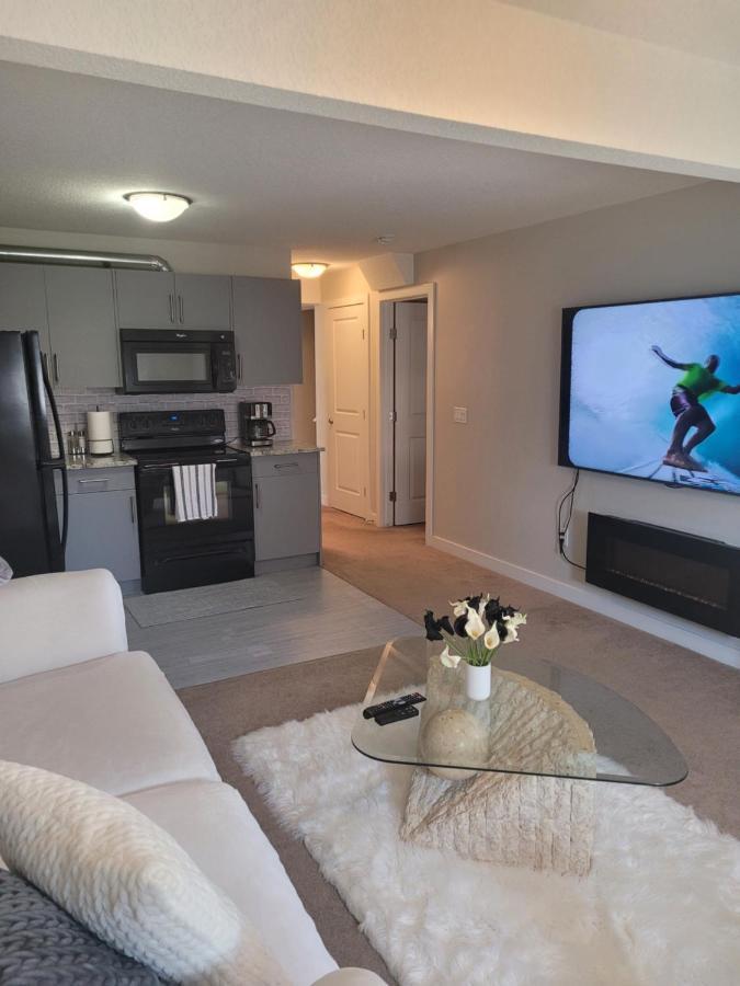 Cozy 2-bedroom With Indoor Fireplace Apartment