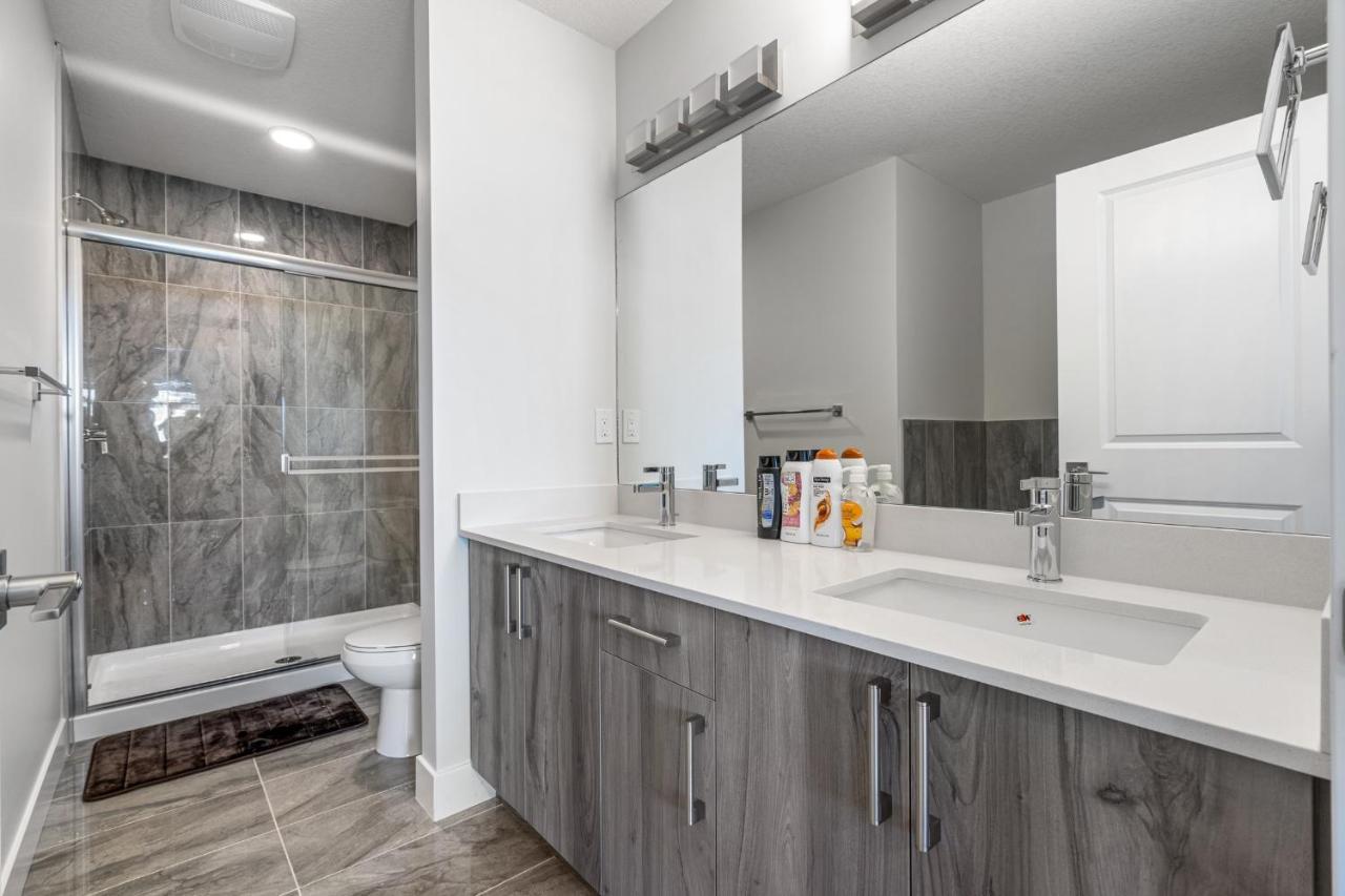 New Built 4 Bed * Calgary