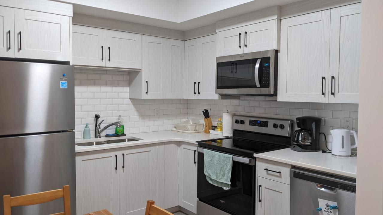 Livingston Howse Haven - A Simple & Cozy Private Two-bedroom Basement With Free Parking Apartment *