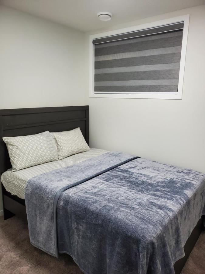 Cozy And Accessible 2 Bedroom * Calgary