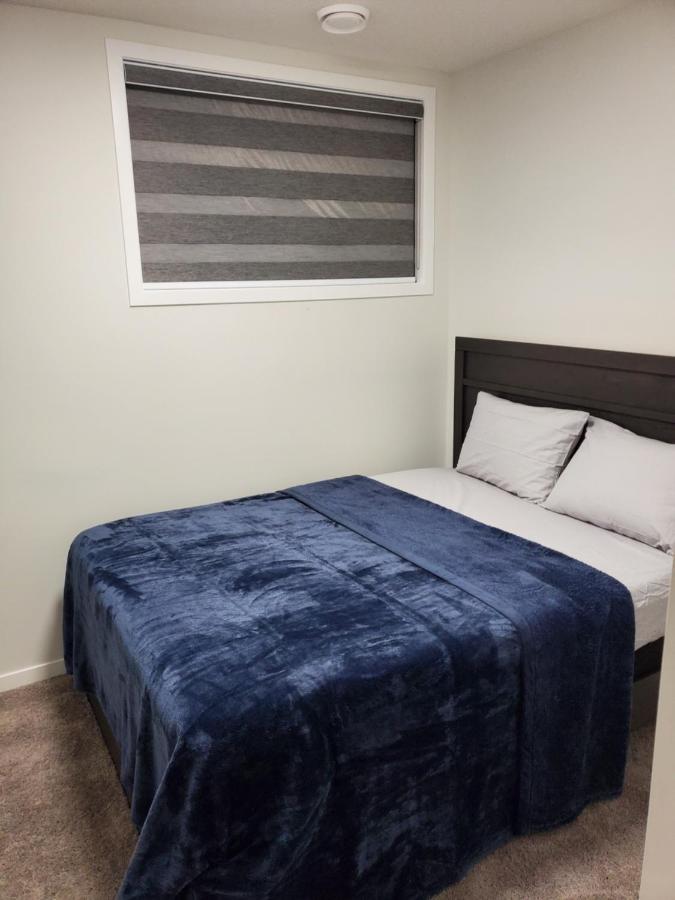 Cozy And Accessible 2 Bedroom Apartment *