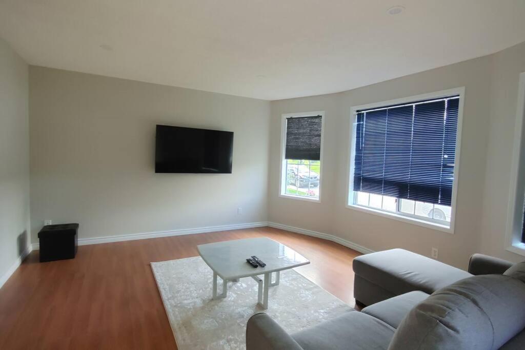 Beautiful 3-bedroom Main Floor Apartment Calgary