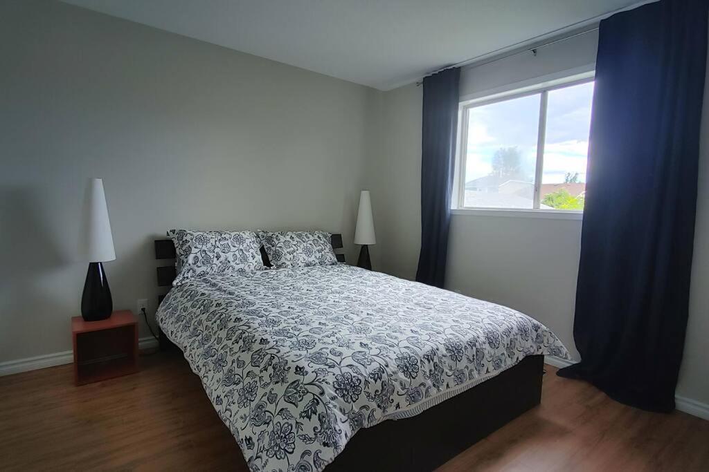 Beautiful 3-bedroom Main Floor