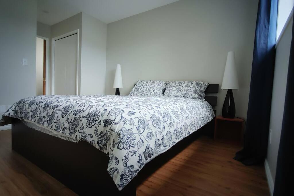 Apartment Beautiful 3-bedroom Main Floor Calgary