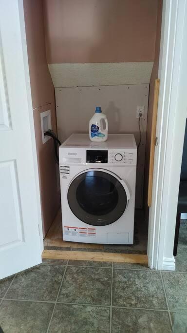 Beautiful 3-bedroom Main Floor * Calgary