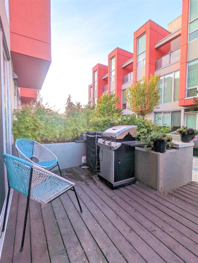 Monki Di Executive Suites: Luxury With Rooftop Patio Apartment Calgary