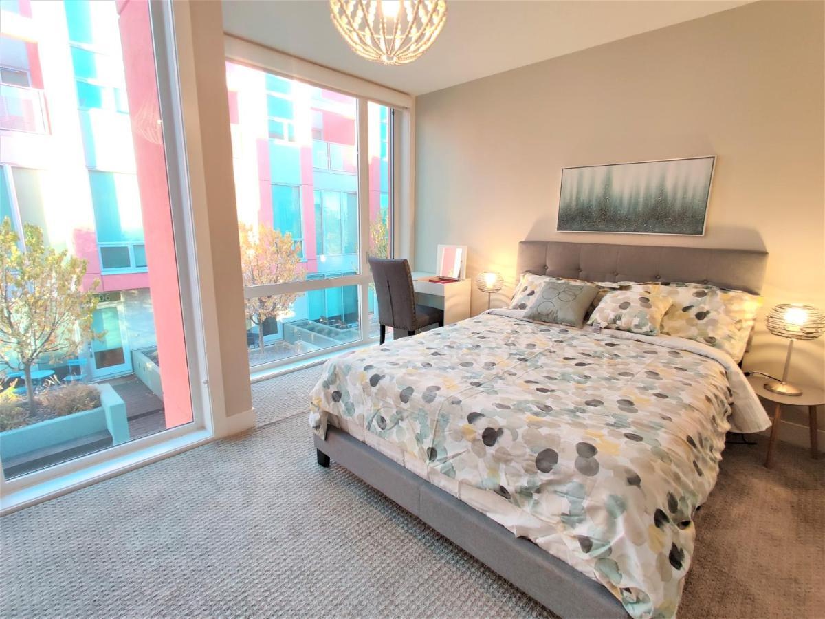 Monki Di Executive Suites: Luxury With Rooftop Patio Apartment
