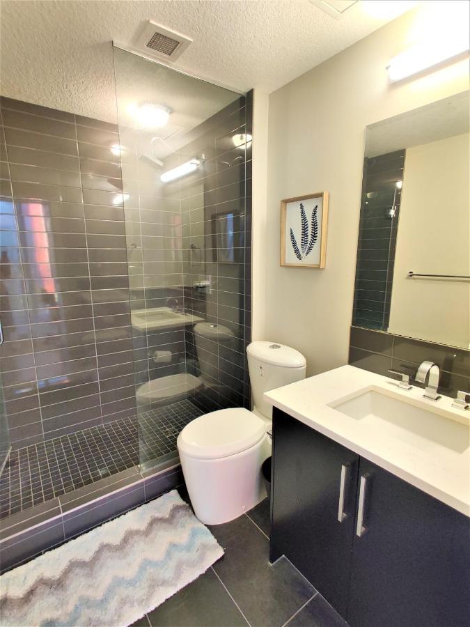 Monki Di Executive Suites: Luxury With Rooftop Patio Apartment *