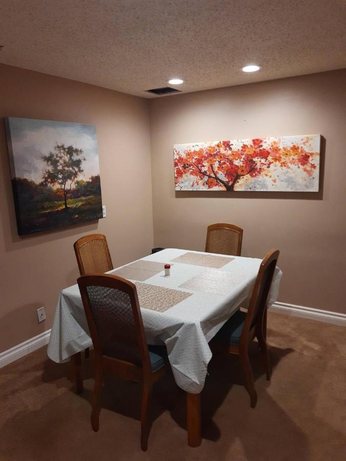 Cozy With Comfortable Beds And Fully Equipped Kitchen 15 Mins Drive From Airport, Downtown, Sait And U Of C And 80 Min Drive To Banff Guest house *