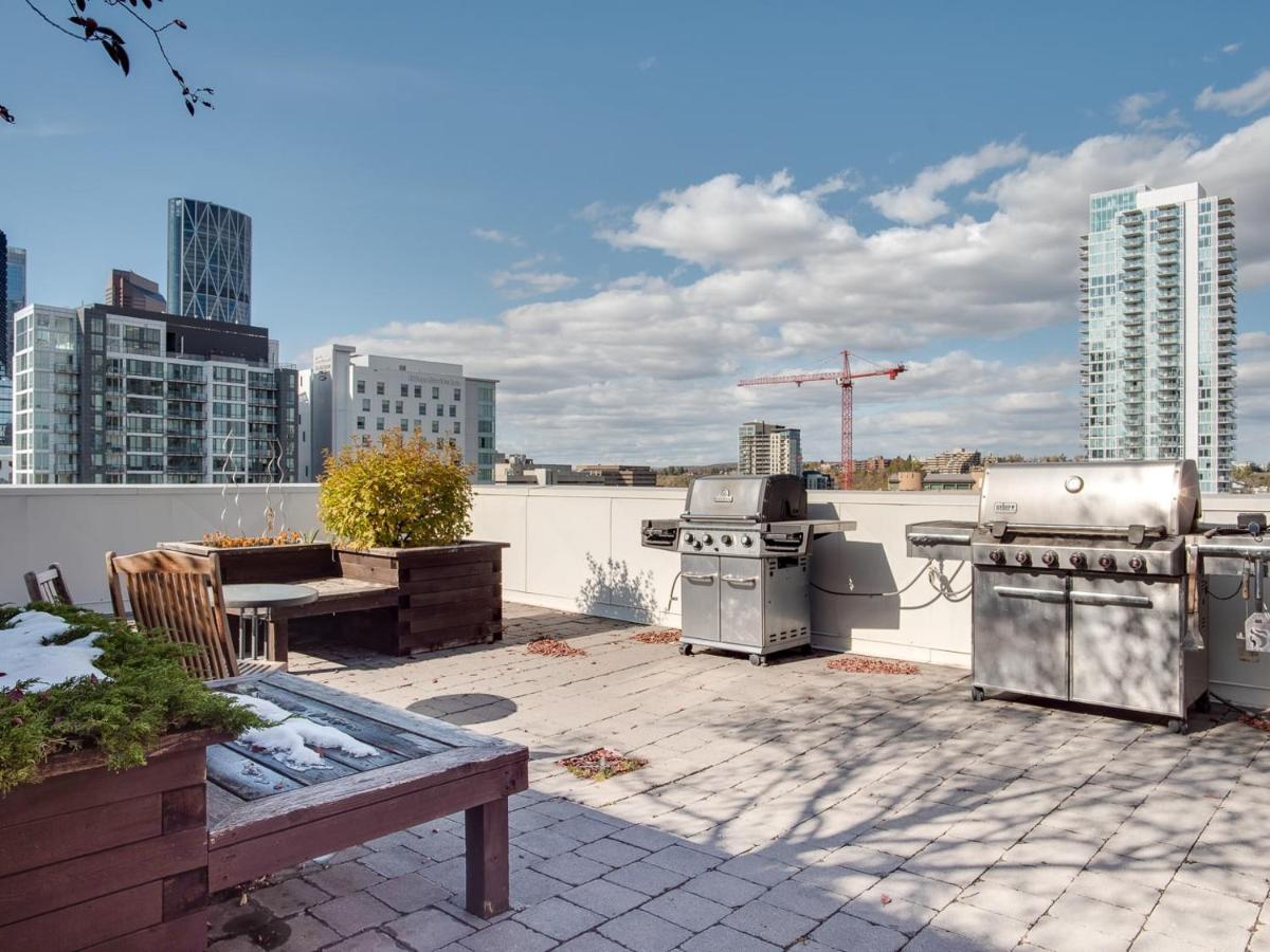 Holiday home New Huge Penthouse Loft, Rooftop Patio, Bbq, Parking, Coffee Calgary