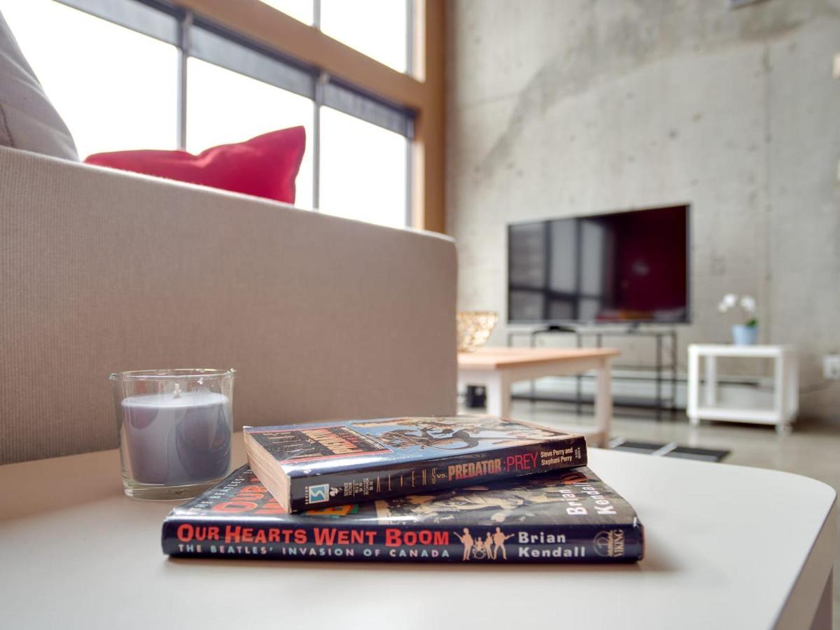 Holiday home New Huge Penthouse Loft, Rooftop Patio, Bbq, Parking, Coffee *