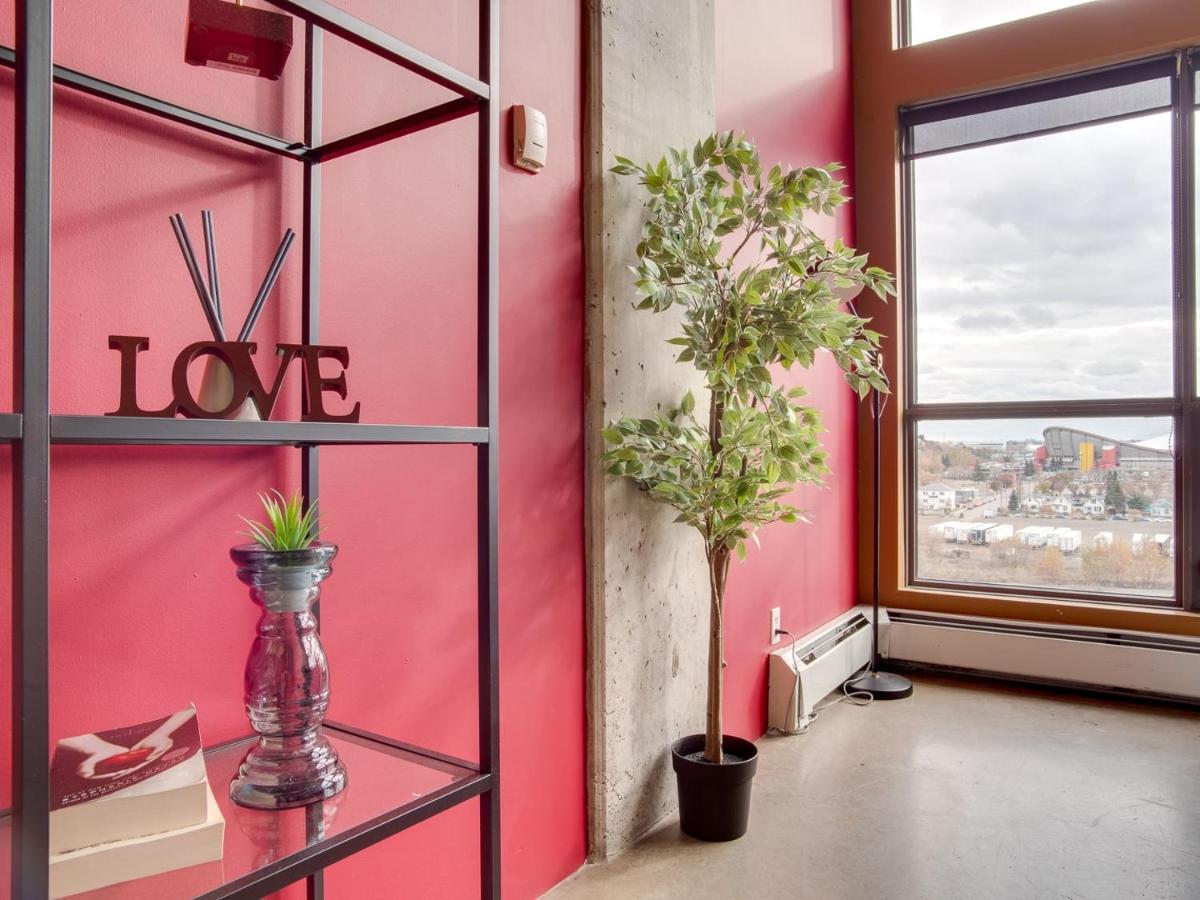 Holiday home New Huge Penthouse Loft, Rooftop Patio, Bbq, Parking, Coffee *