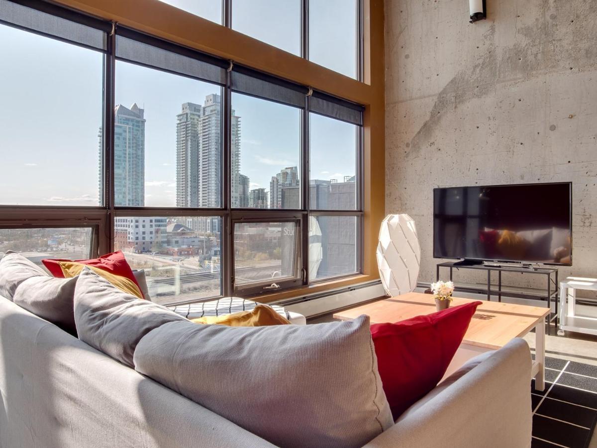 New Huge Penthouse Loft, Rooftop Patio, Bbq, Parking, Coffee * Calgary