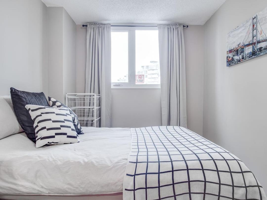Holiday home New Stylish And Cozy Eau Claire 2br With Gym Coffee Calgary