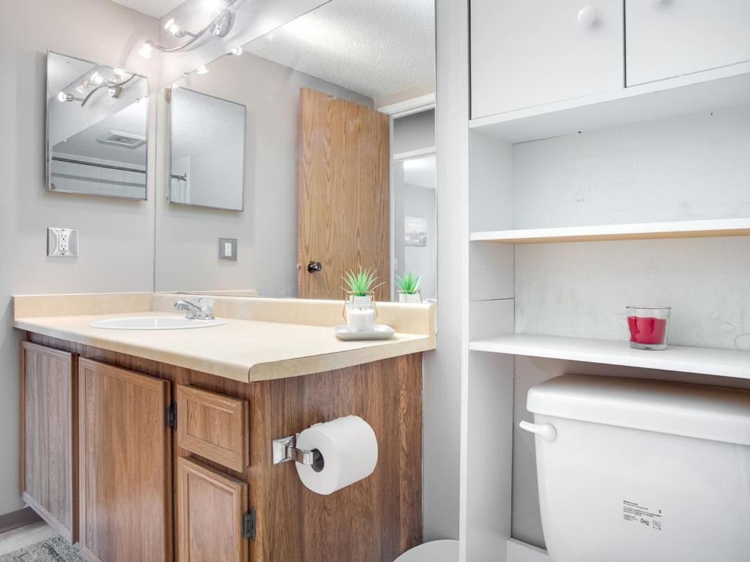 New Stylish And Cozy Eau Claire 2br With Gym Coffee * Calgary