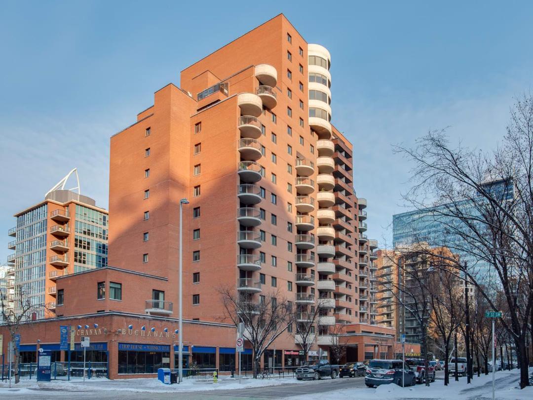 New Stylish And Cozy Eau Claire 2br With Gym Coffee * Calgary