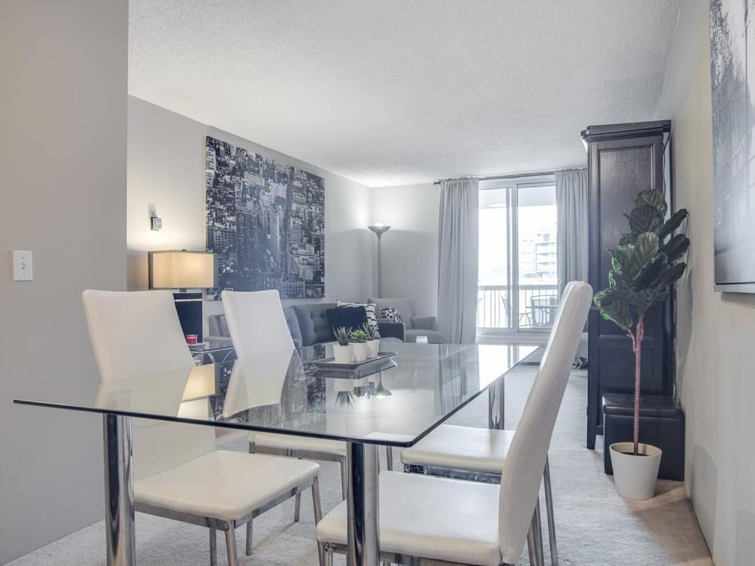 Holiday home New Stylish And Cozy Eau Claire 2br With Gym Coffee Calgary