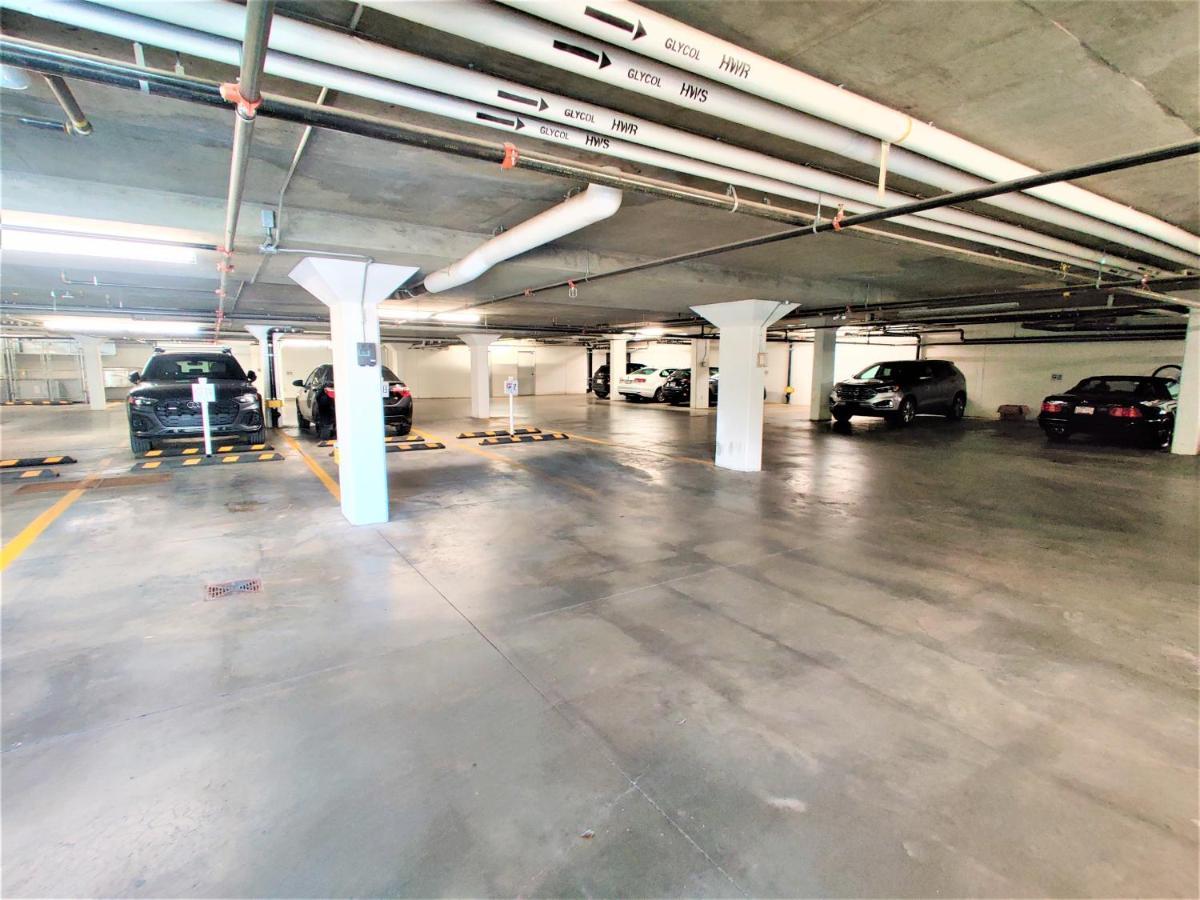 Apartment Monki Di Executive Suites: Luxury With Rooftop Patio Calgary