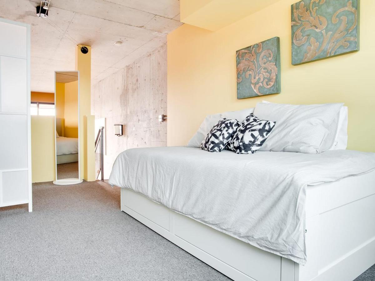Holiday home New Huge Penthouse Loft, Rooftop Patio, Bbq, Parking, Coffee *