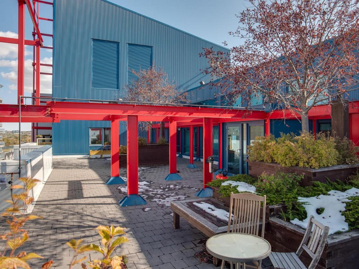 Holiday home New Huge Penthouse Loft, Rooftop Patio, Bbq, Parking, Coffee *
