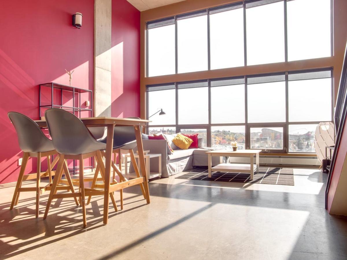 New Huge Penthouse Loft, Rooftop Patio, Bbq, Parking, Coffee Holiday home *