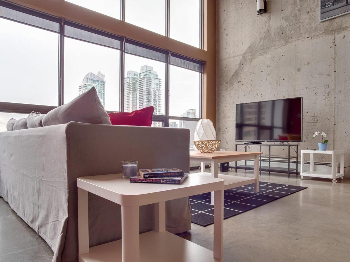 New Huge Penthouse Loft, Rooftop Patio, Bbq, Parking, Coffee Holiday home