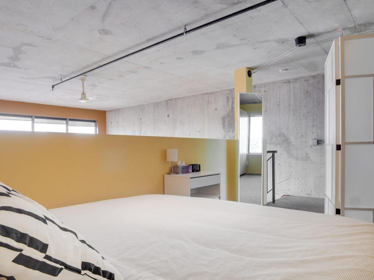 Holiday home New Huge Penthouse Loft, Rooftop Patio, Bbq, Parking, Coffee *