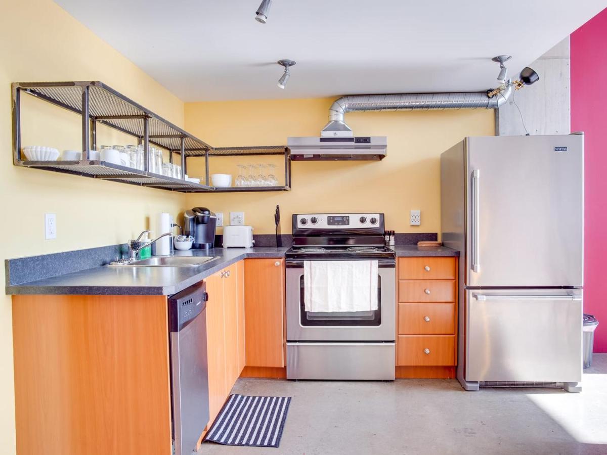 New Huge Penthouse Loft, Rooftop Patio, Bbq, Parking, Coffee *