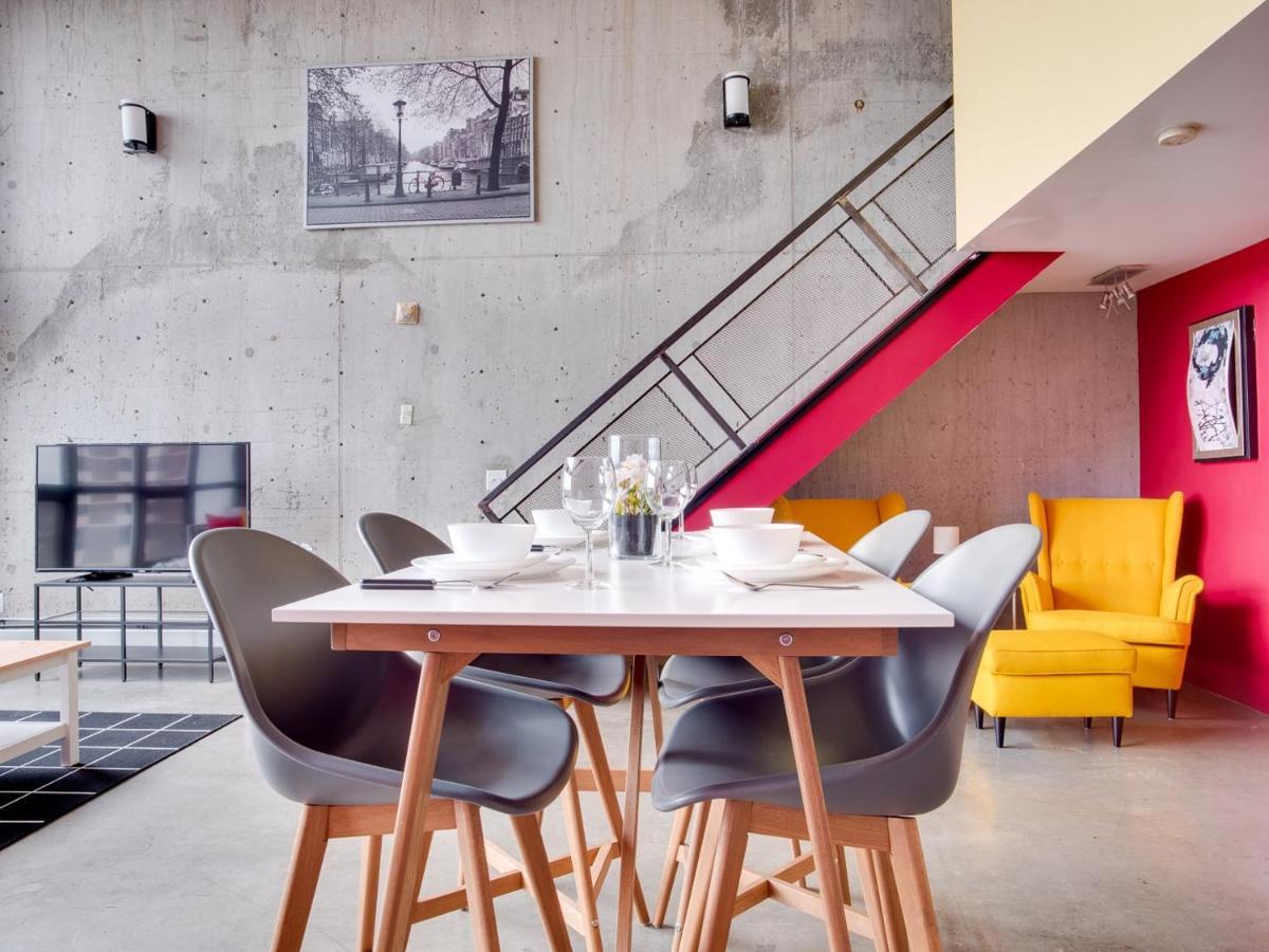 New Huge Penthouse Loft, Rooftop Patio, Bbq, Parking, Coffee Holiday home *