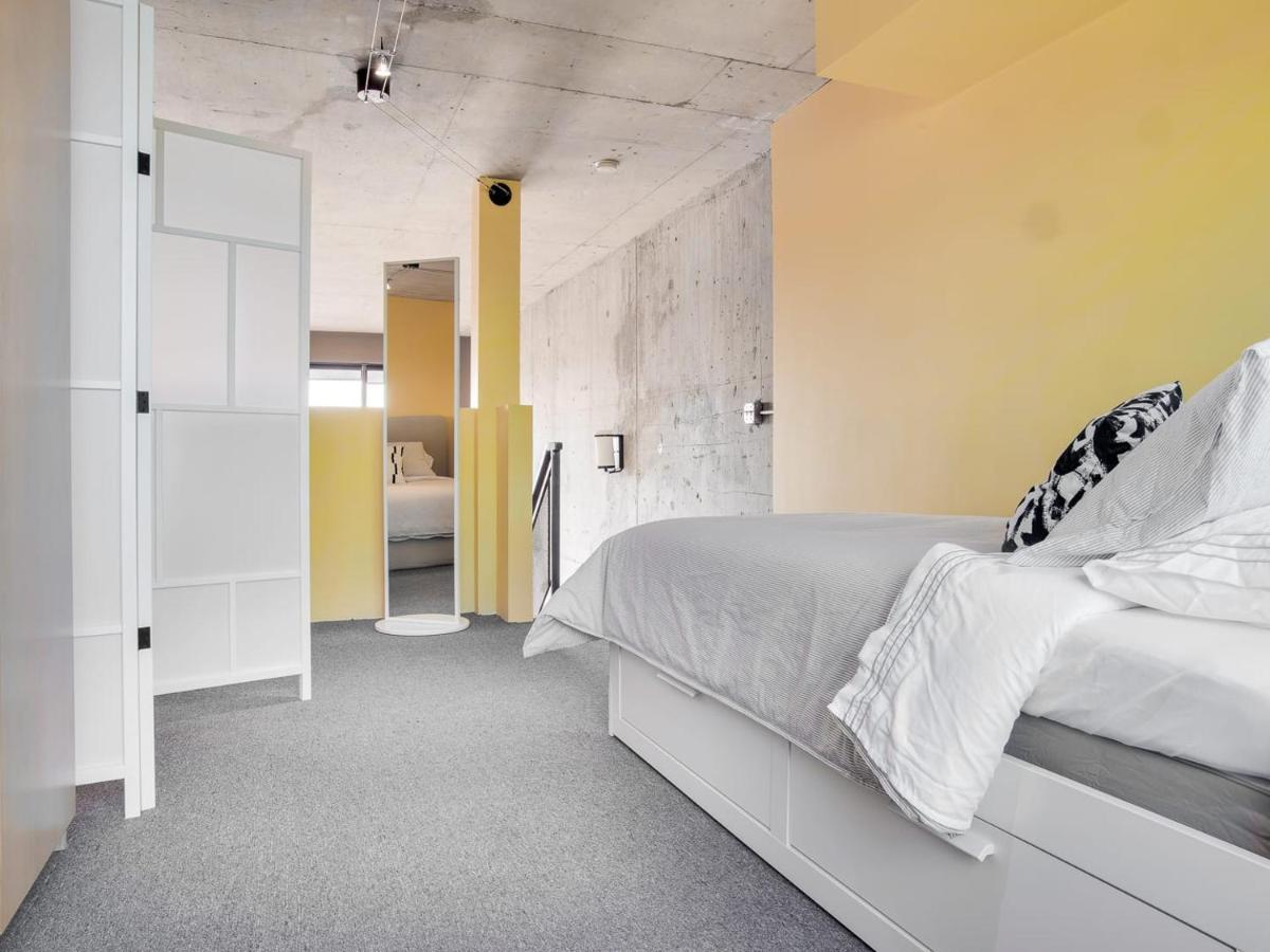 New Huge Penthouse Loft, Rooftop Patio, Bbq, Parking, Coffee *