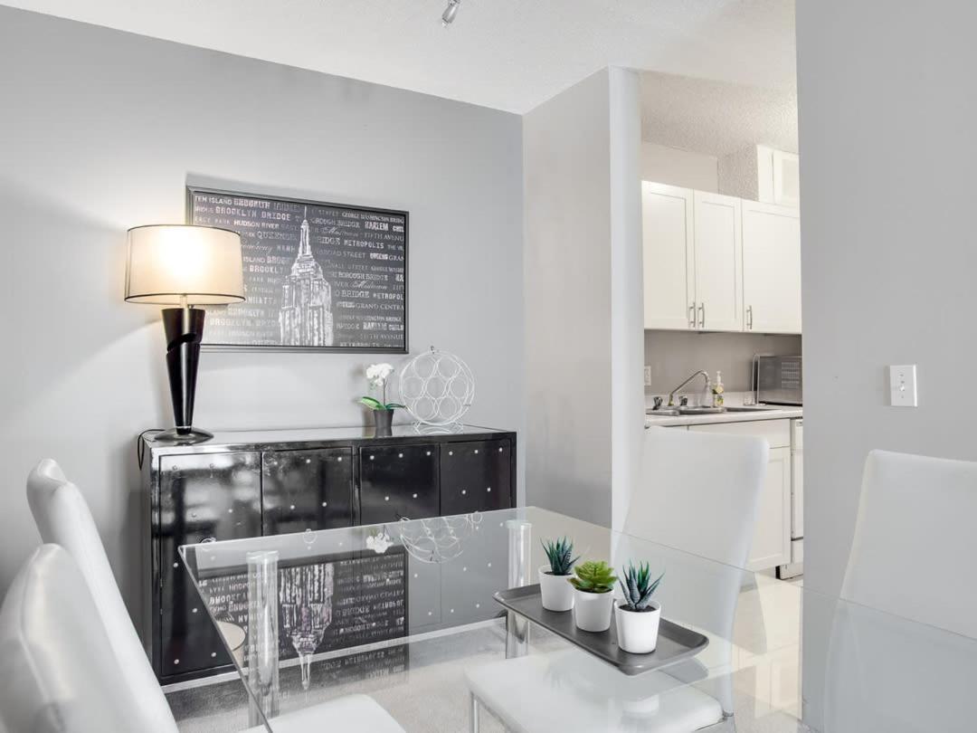 Holiday home New Stylish And Cozy Eau Claire 2br With Gym Coffee Calgary