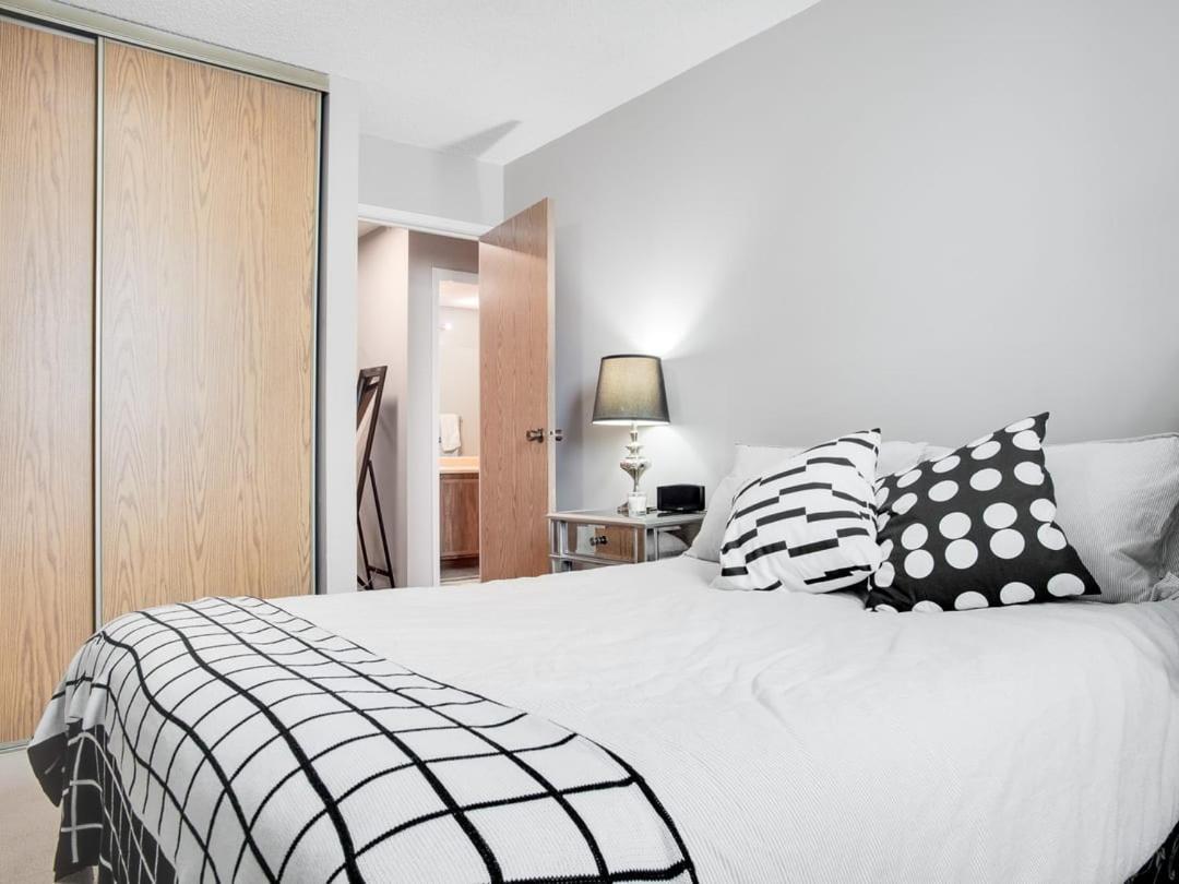 New Stylish And Cozy Eau Claire 2br With Gym Coffee *