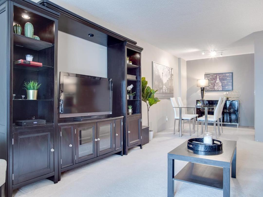 Holiday home New Stylish And Cozy Eau Claire 2br With Gym Coffee Calgary