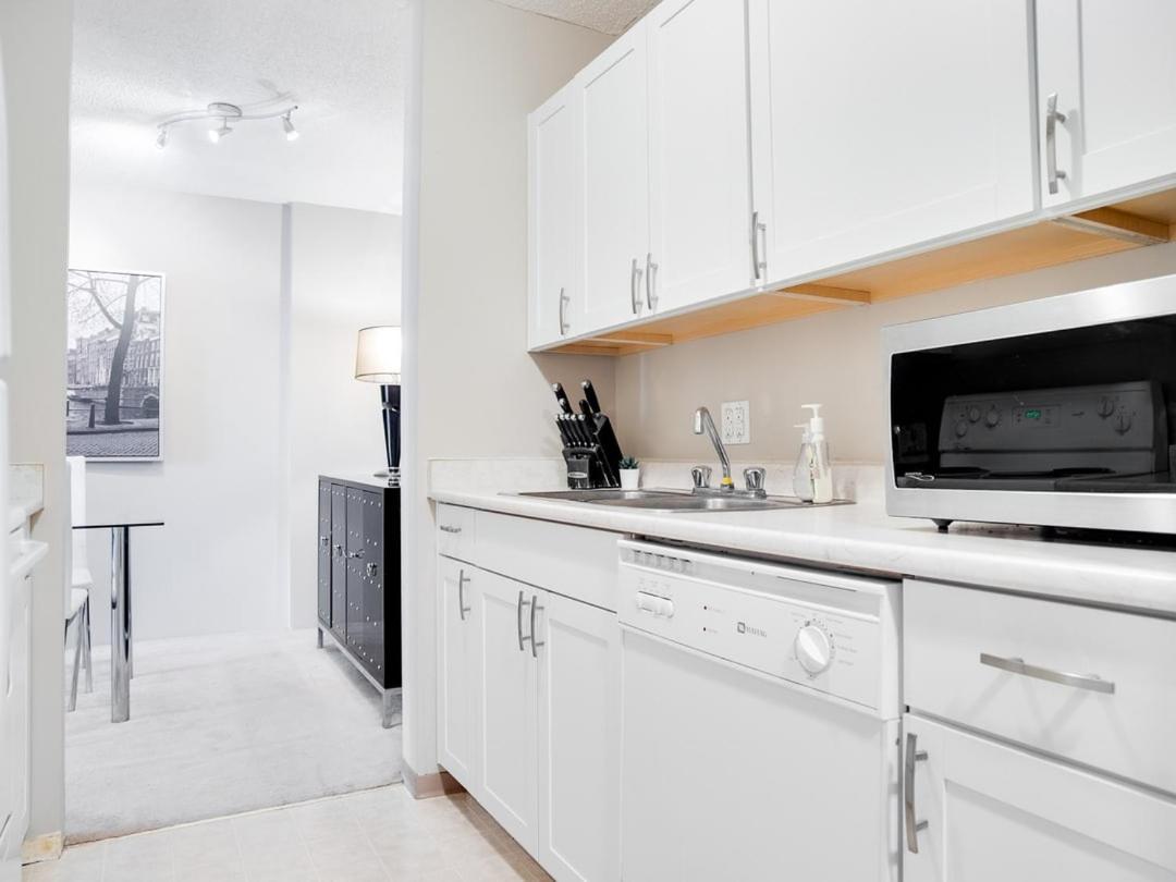 New Stylish And Cozy Eau Claire 2br With Gym Coffee Calgary