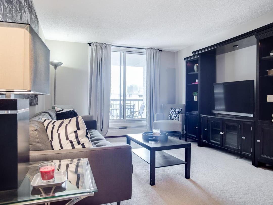 New Stylish And Cozy Eau Claire 2br With Gym Coffee Holiday home