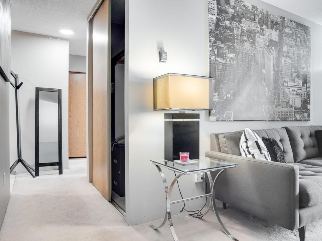 New Stylish And Cozy Eau Claire 2br With Gym Coffee