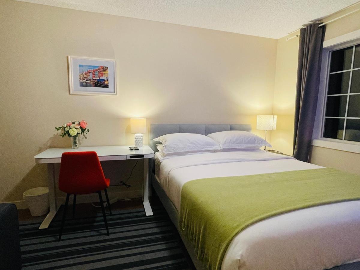Joe's Cozy And Quality Place In Bed & Breakfast Calgary