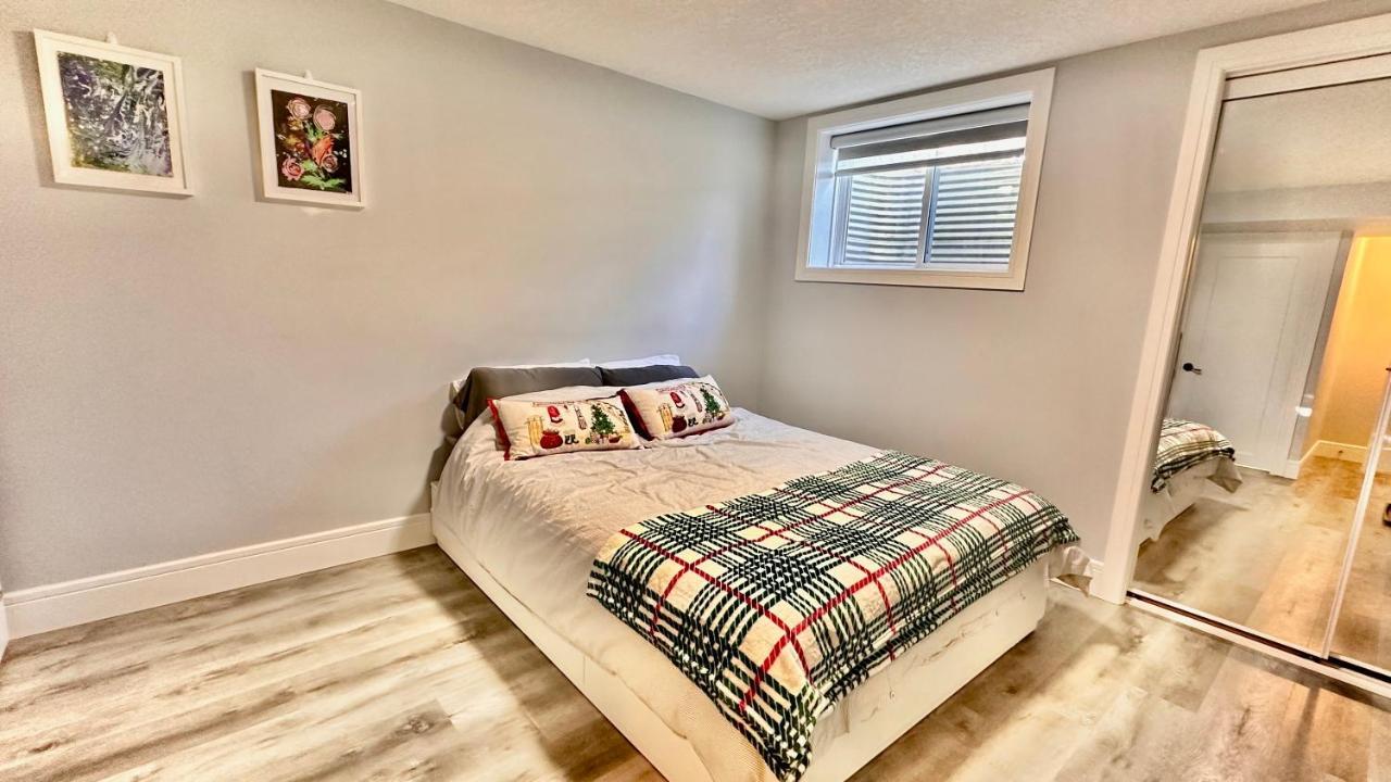 Bed & Breakfast Cozy Basement Suite-溫馨小屋 Designated Parking Calgary