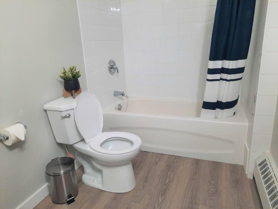 Modern In Historic Bldg. Minutes To Dt Apartment Calgary