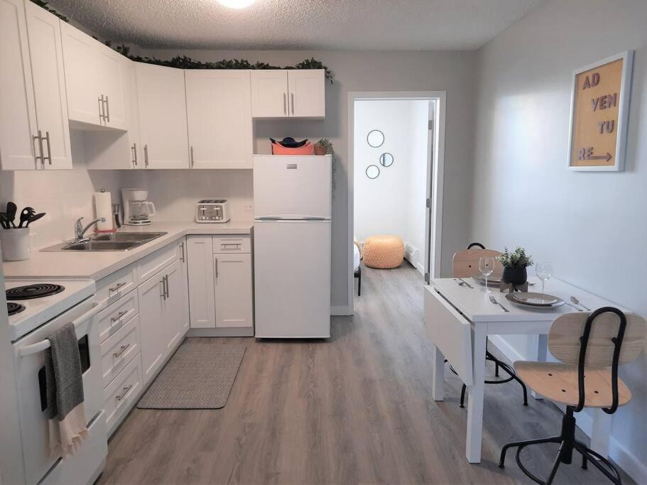 Apartment Modern In Historic Bldg. Minutes To Dt Calgary