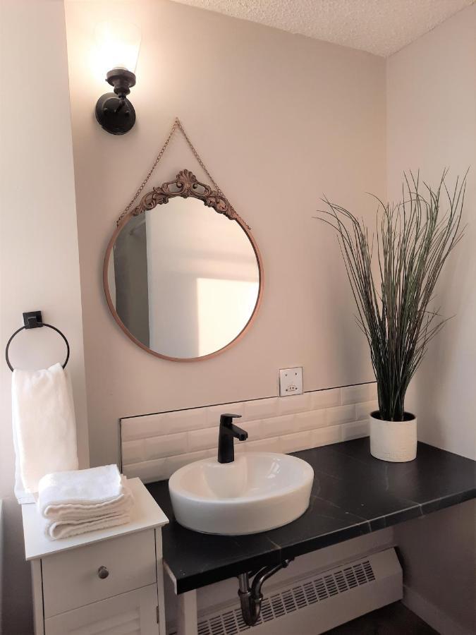 Chic Minutes To Dt Apartment *
