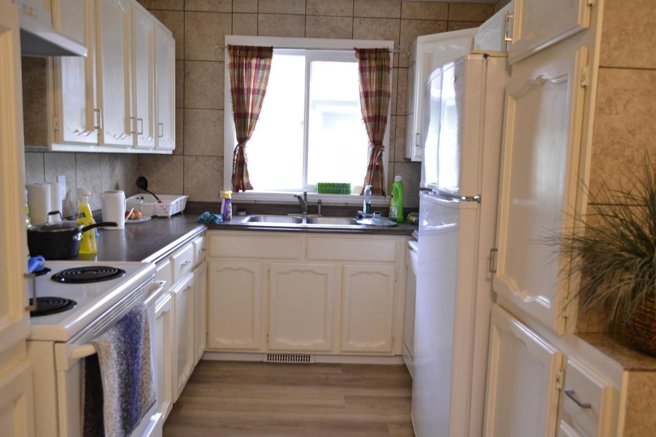 Private Bedroom On Renovated Duplex Main Floor - Dover