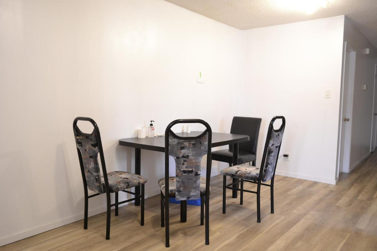 Private Bedroom On Renovated Duplex Main Floor - Dover Guest house