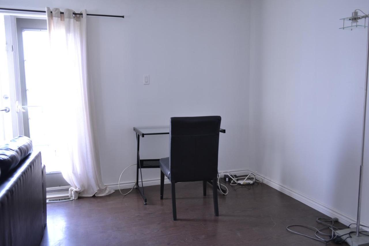 Private Bedroom On Renovated Duplex Main Floor - Dover