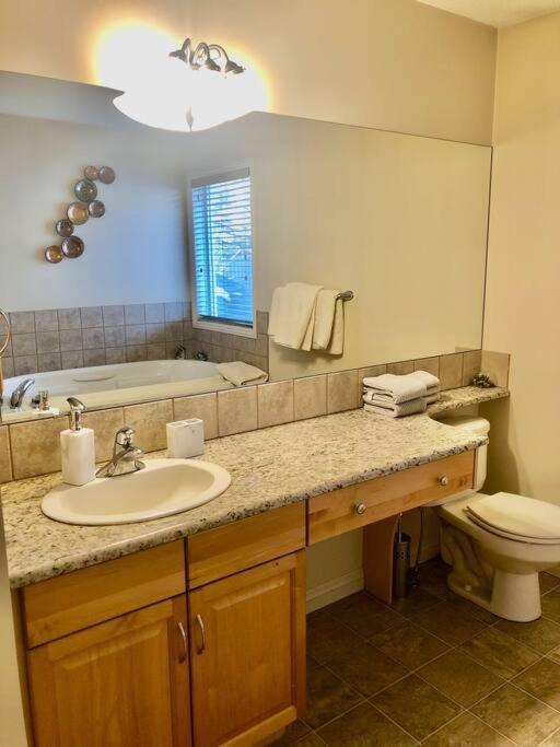 2500 Sq House In Springbank Hill Bl 261818 *