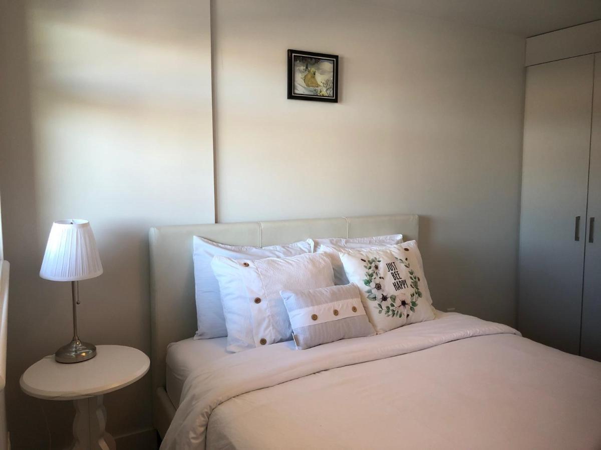 Amicable, Cozy, High Speed Internet, Sleeps 2 Riverview Downtown * Calgary
