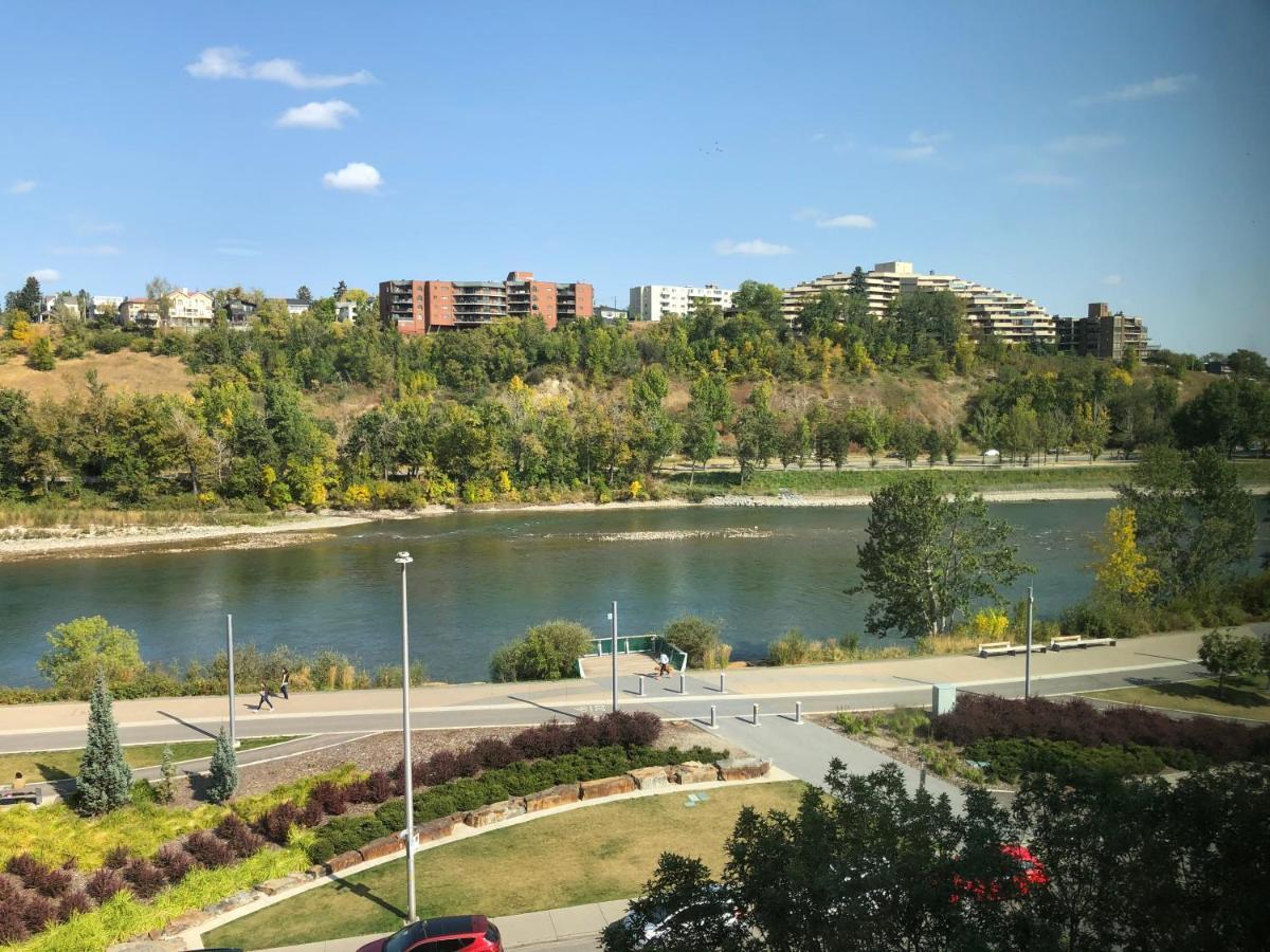 Amicable, Cozy, High Speed Internet, Sleeps 2 Riverview Downtown Calgary